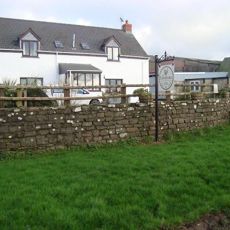 The Farmhouse Lochmeyler Bed & Breakfast Llandeloy Exterior photo