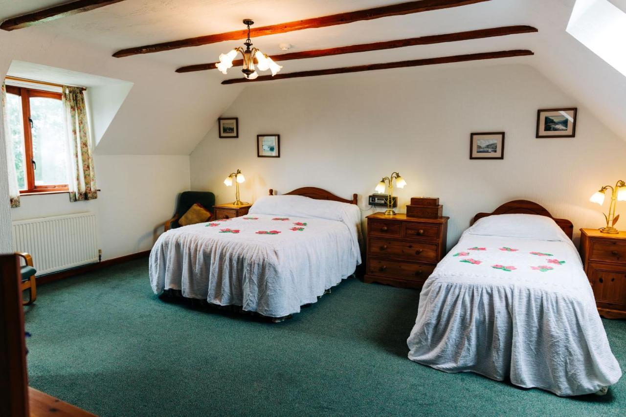 The Farmhouse Lochmeyler Bed & Breakfast Llandeloy Room photo