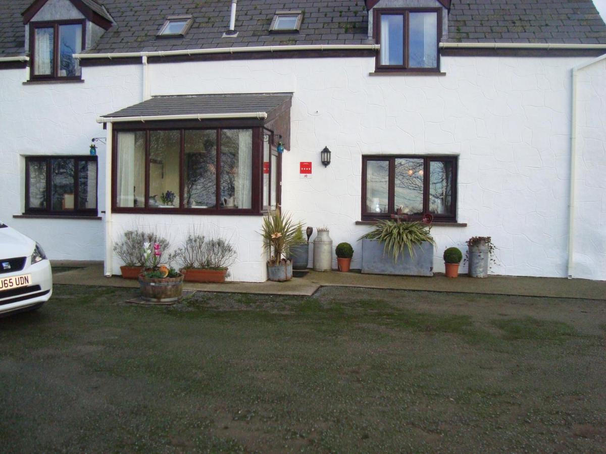 The Farmhouse Lochmeyler Bed & Breakfast Llandeloy Exterior photo