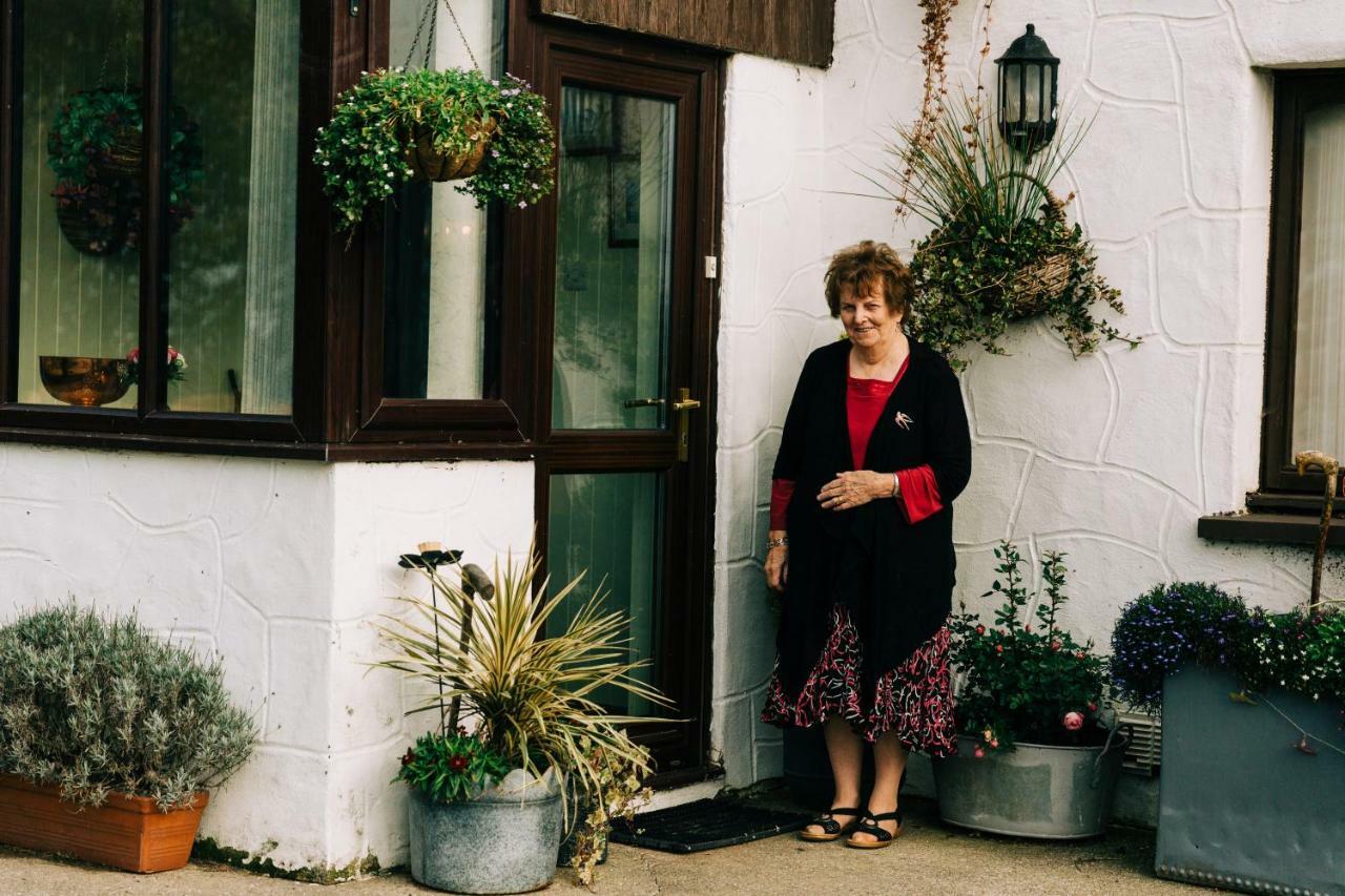 The Farmhouse Lochmeyler Bed & Breakfast Llandeloy Exterior photo